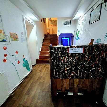 Machabelli 11A Hostel Tbilisi ภายนอก รูปภาพ