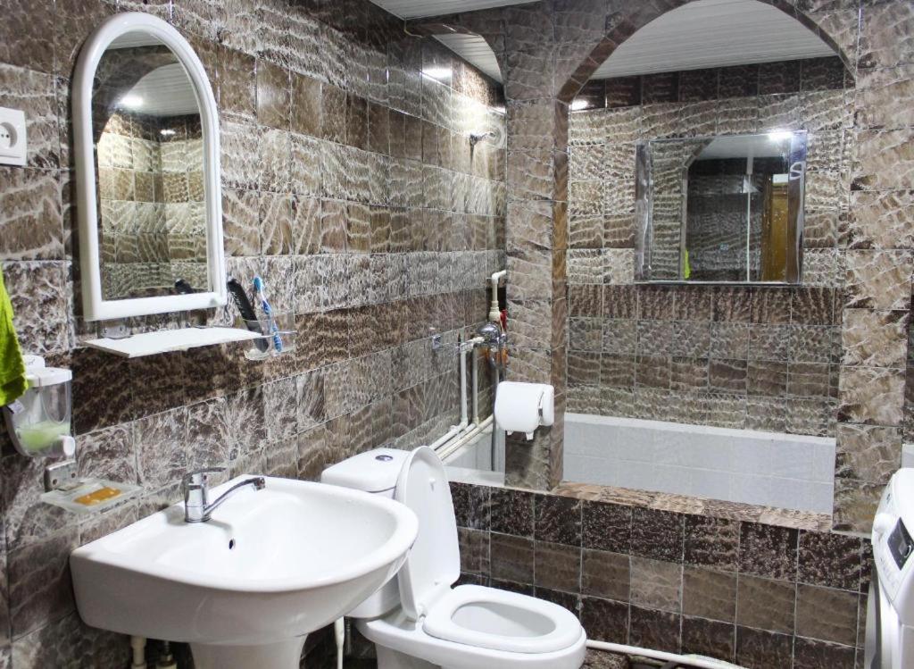 Machabelli 11A Hostel Tbilisi ภายนอก รูปภาพ